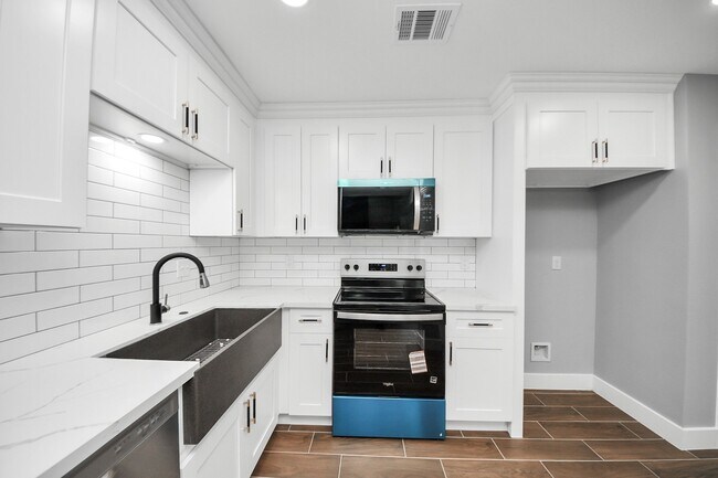 Building Photo - 10250 Bridgeland Ln