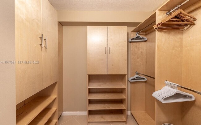 Building Photo - 3255 NE 184th St