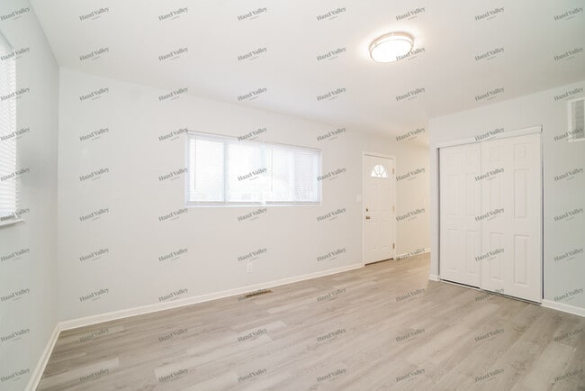 Building Photo - 1336 Southfield Dr S