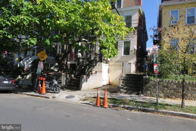 Building Photo - 3545 10th St NW