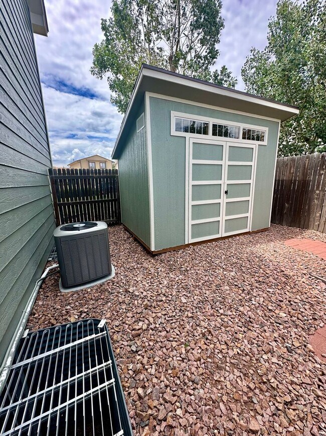 Building Photo - Spacious 4BD w/ A/C in Desirable Briargate...