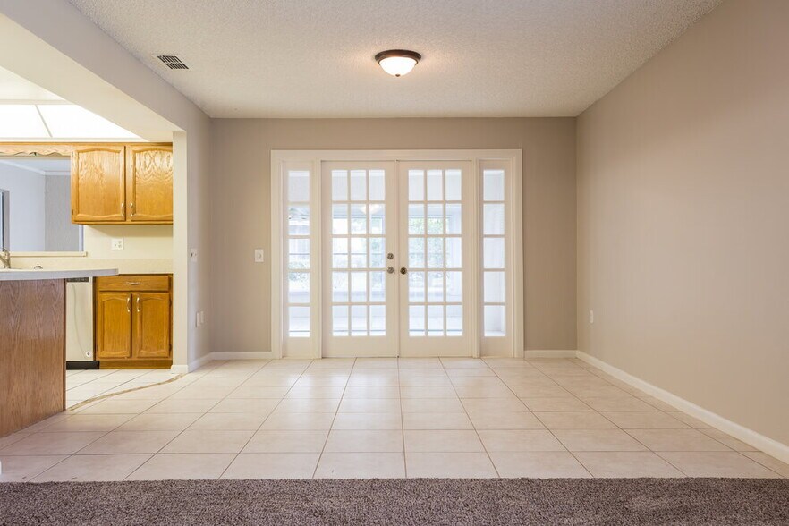 Building Photo - 411 Greenfield Rd