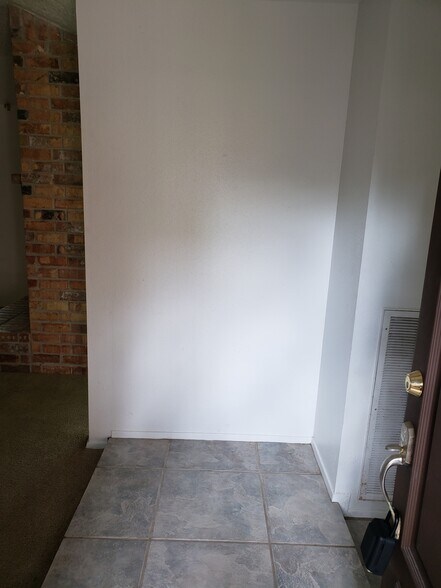 Building Photo - 23103 Good Dale Ln