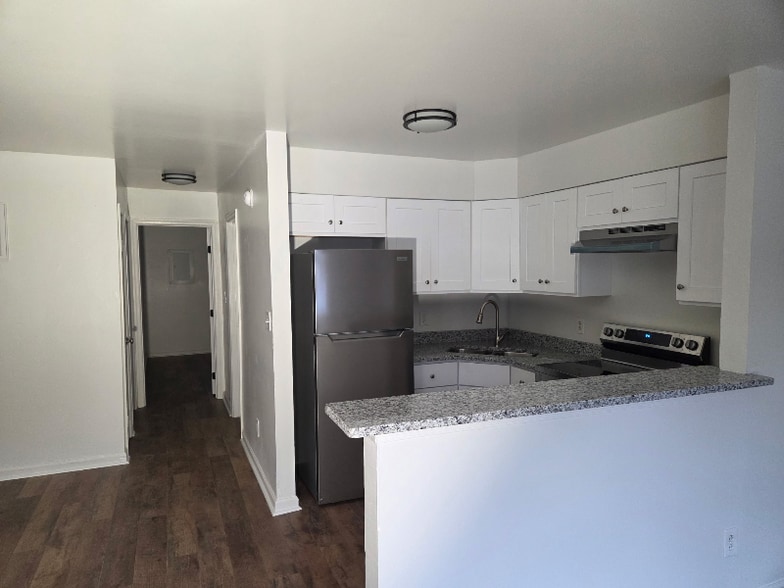 Building Photo - 1012 W 36th St