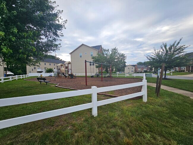 Building Photo - 109 Wheatfield Dr