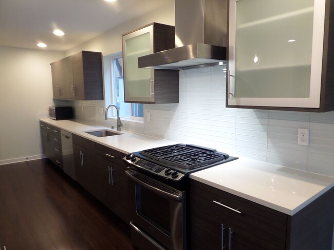 Building Photo - Immaculate and LARGE 4-Bedroom Home in Unb...
