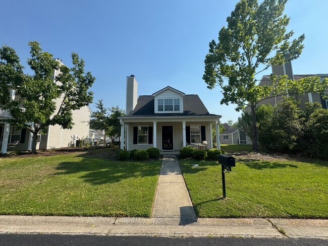 Building Photo - Three Bedroom Two Bathroom Available in Okatie!