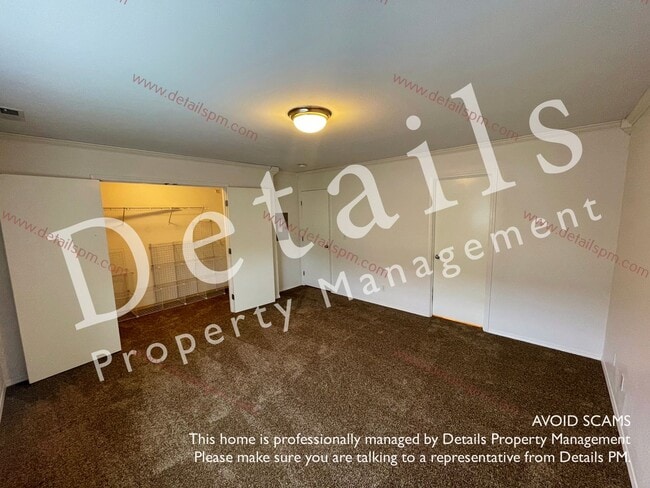 Building Photo - 3 Bedroom Townhouse in Central Kitsap!