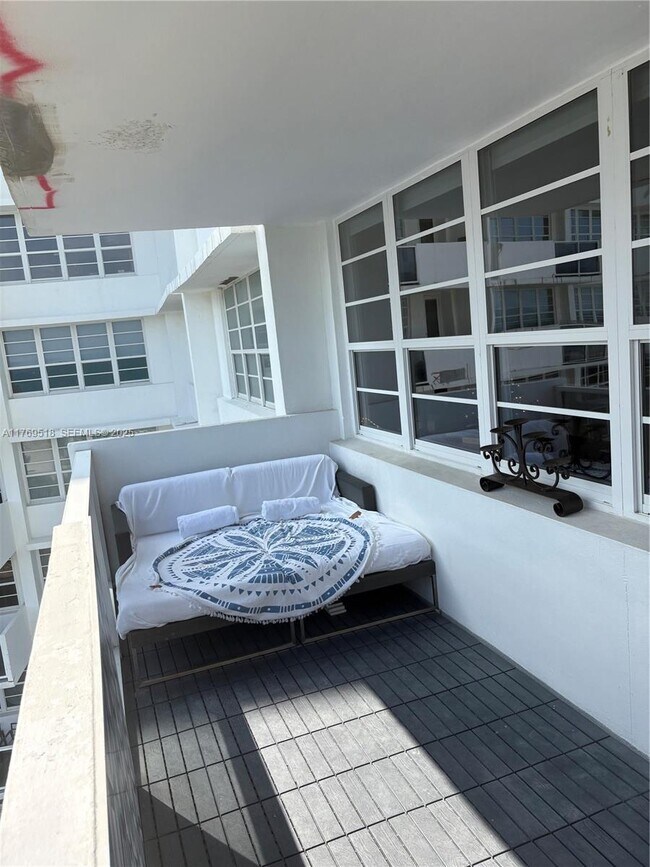 Building Photo - 100 Lincoln Rd