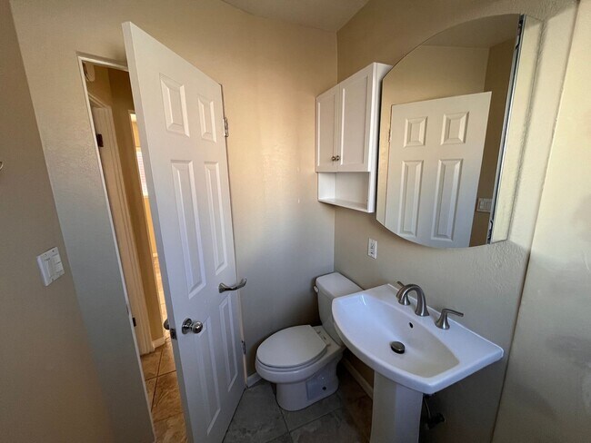 Building Photo - kl303r