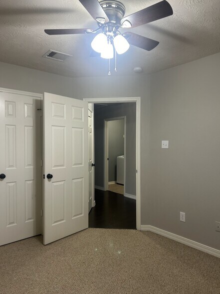 Building Photo - 3527 Pine Valley Dr