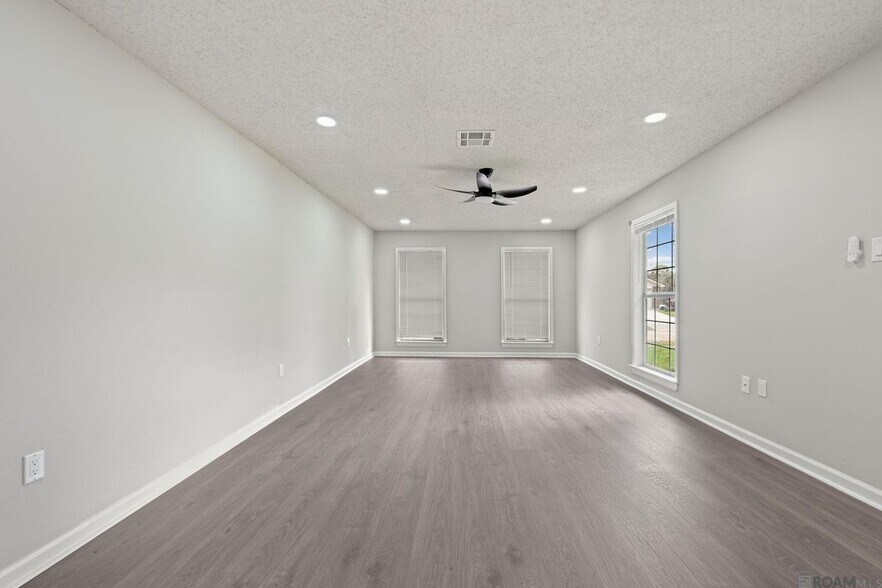 Building Photo - 8724 Metairie Dr