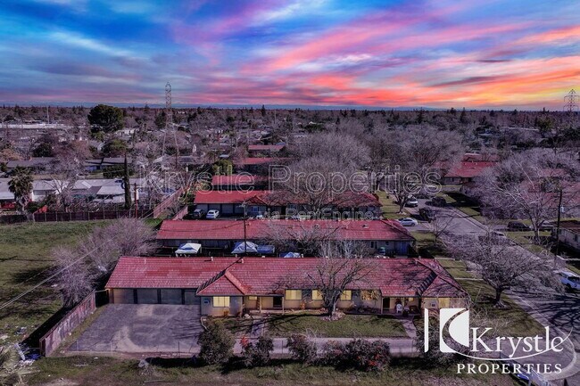 Building Photo - 2021 Red Robin Ln