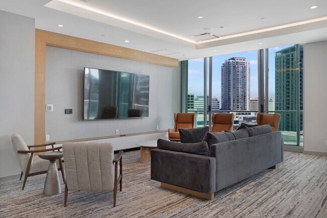 Building Photo - 400 Central Ave