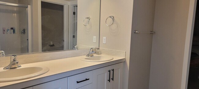 Building Photo - NW Corvallis, newer-construction home
