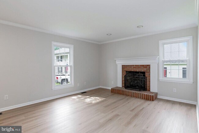 Building Photo - 561 Tiffany Ct