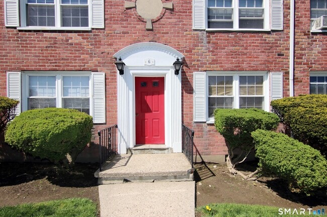 Building Photo - 6 Revere Dr