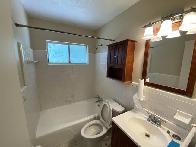Building Photo - 5115 Buckingham Ct
