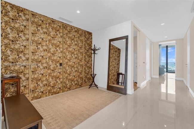 Building Photo - 18975 Collins Ave