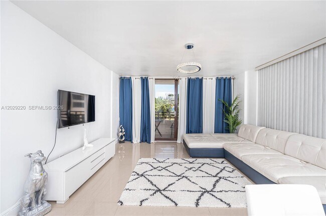 Building Photo - 3505 S Ocean Dr
