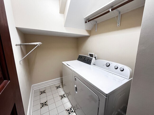 Building Photo - 1921 Frankfort Ave