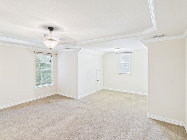 Building Photo - Spacious 4-bedroom, 3-bathroom home in Che...