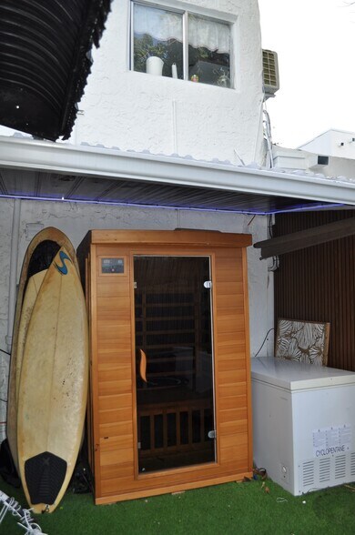 Building Photo - 1655 SW 23rd Ave