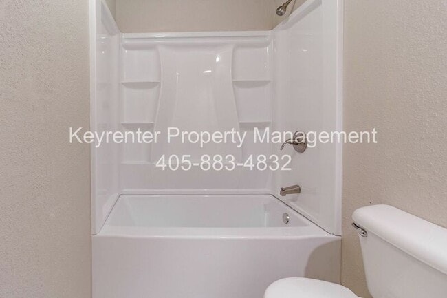 Building Photo - 732 Westridge Ct