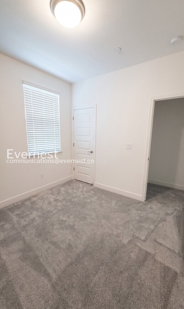 Building Photo - 7912 Titan Dr