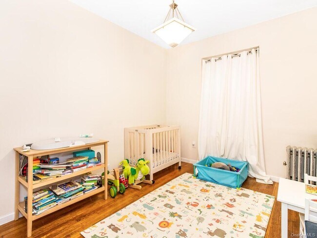 Building Photo - 860 W 181st St