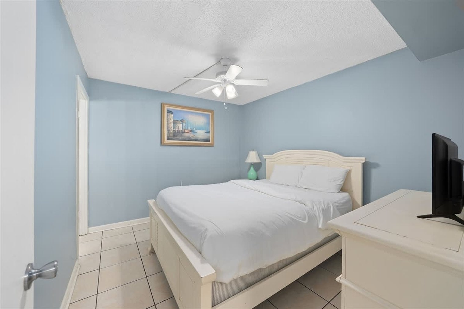 Building Photo - 8815 Thomas Dr