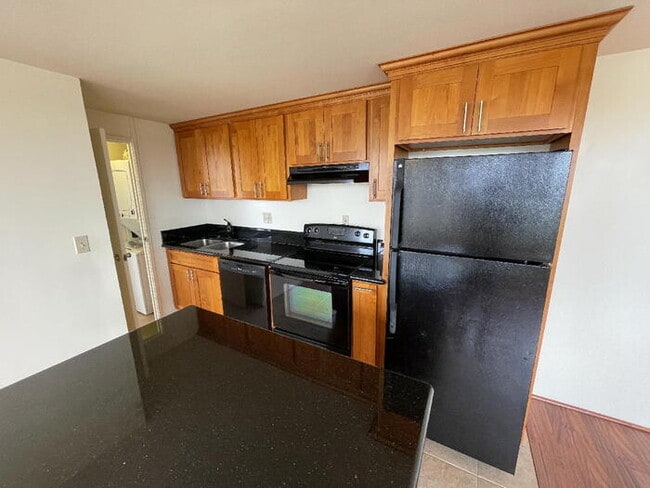 Building Photo - To register for the showing time below, no...