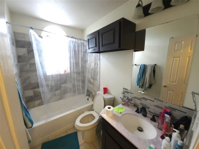 Building Photo - 1600 Hollow Tree Blvd