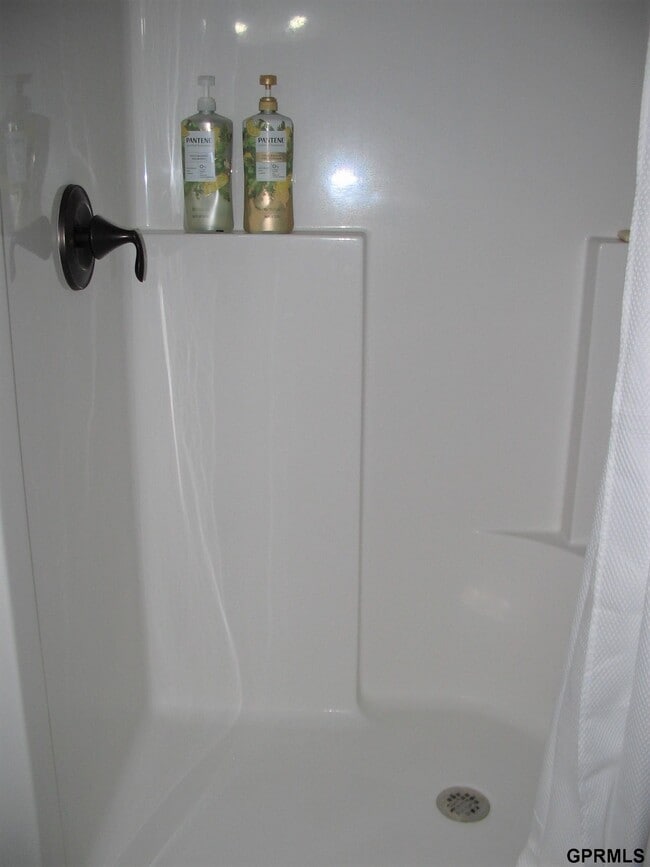 Building Photo - 3031 Lakeside Dr