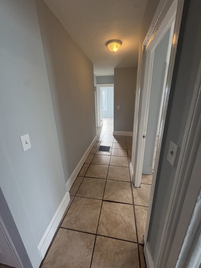 Building Photo - 39 Jane St