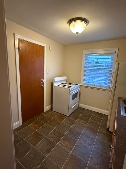 Building Photo - 369 Potters Rd