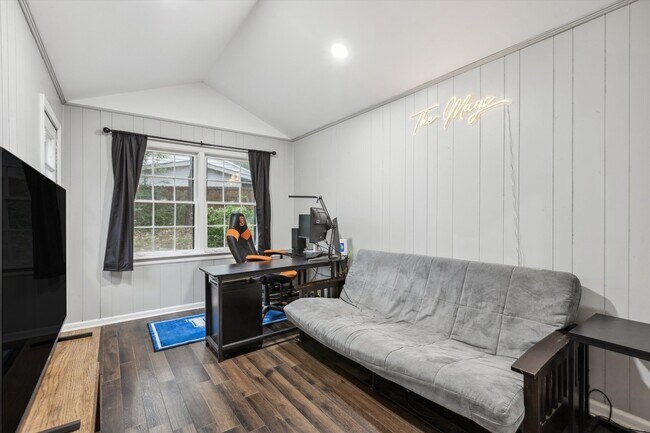 Building Photo - 5270 Edenshire Ave