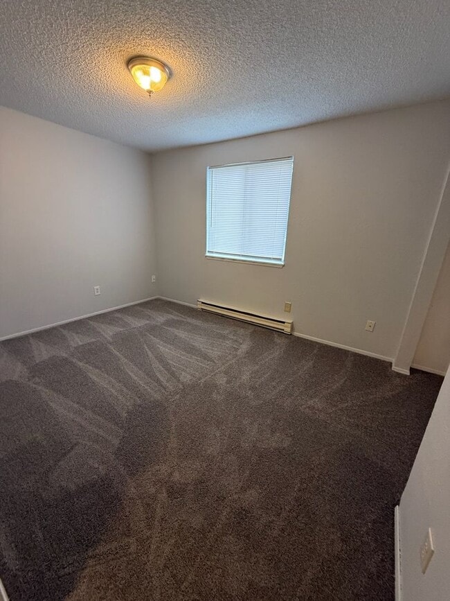 Building Photo - Ground-Level Unit in a Fourplex Near Tacoma Mall