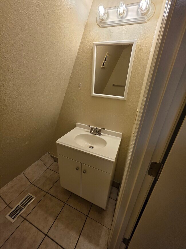 Building Photo - 3326