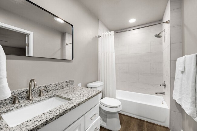Building Photo - 509 NE Cimarron Cir