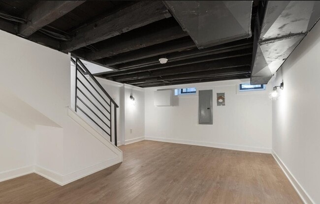 Building Photo - 2034 E Hazzard St