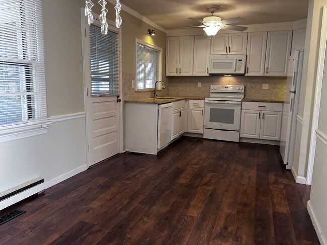 Building Photo - 7400 Barberry Ct