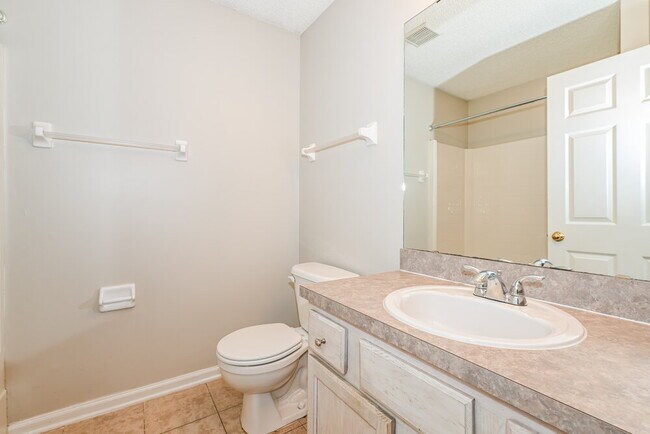 Building Photo - 1937 Longneedle Lane