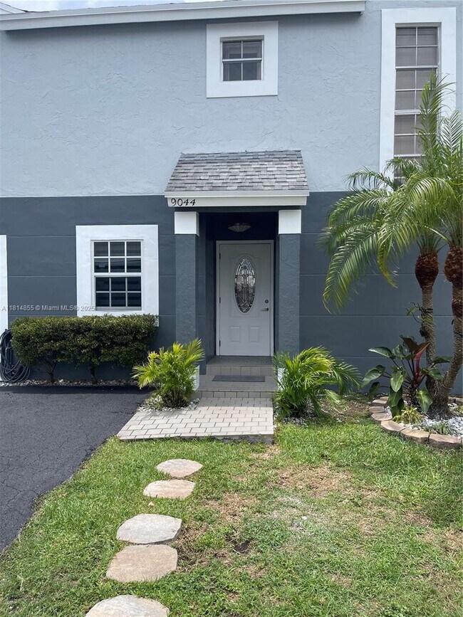 Building Photo - 9044 SW 148th Ct