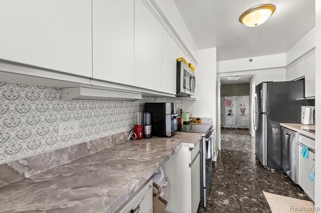 Building Photo - 5000 Town Center Dr