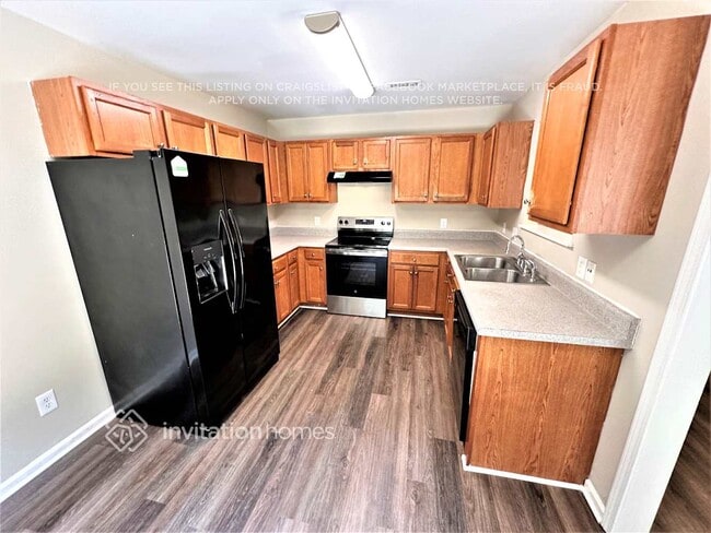 Building Photo - 9340 Dewey Dr