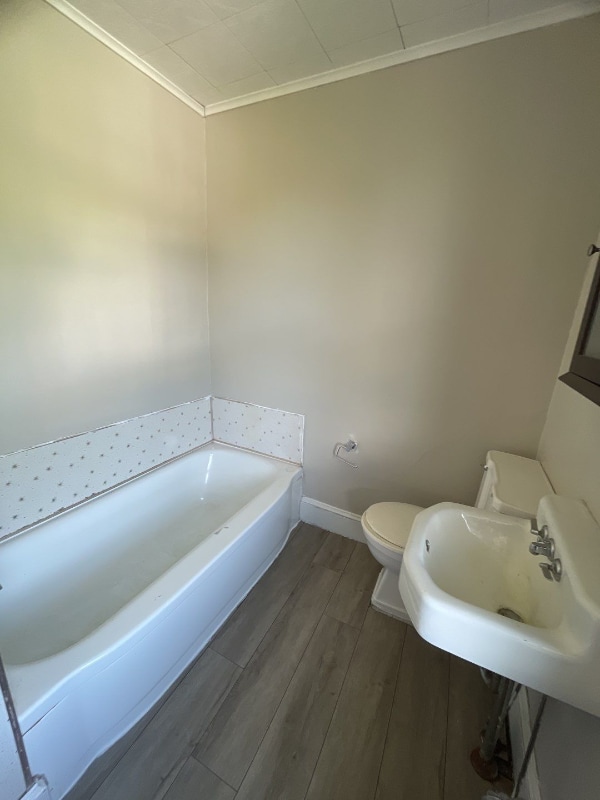 Building Photo - 582 Sunbury St