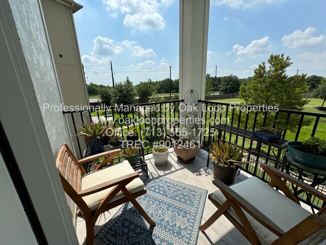 Building Photo - 2018 Royal Landing Dr