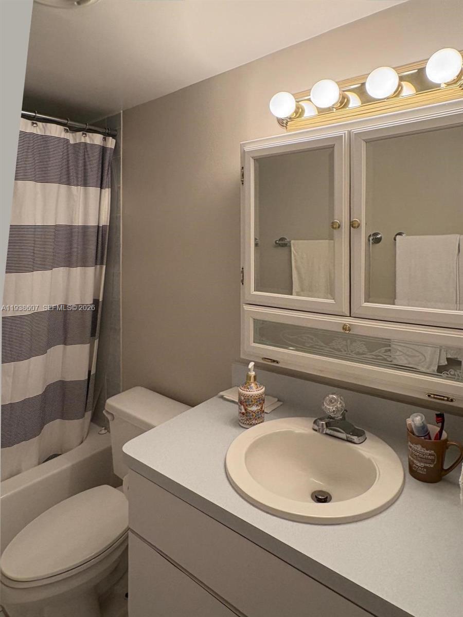 Building Photo - 401 Golden Isles Dr