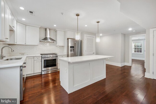 Building Photo - 837 Shepherd St NW